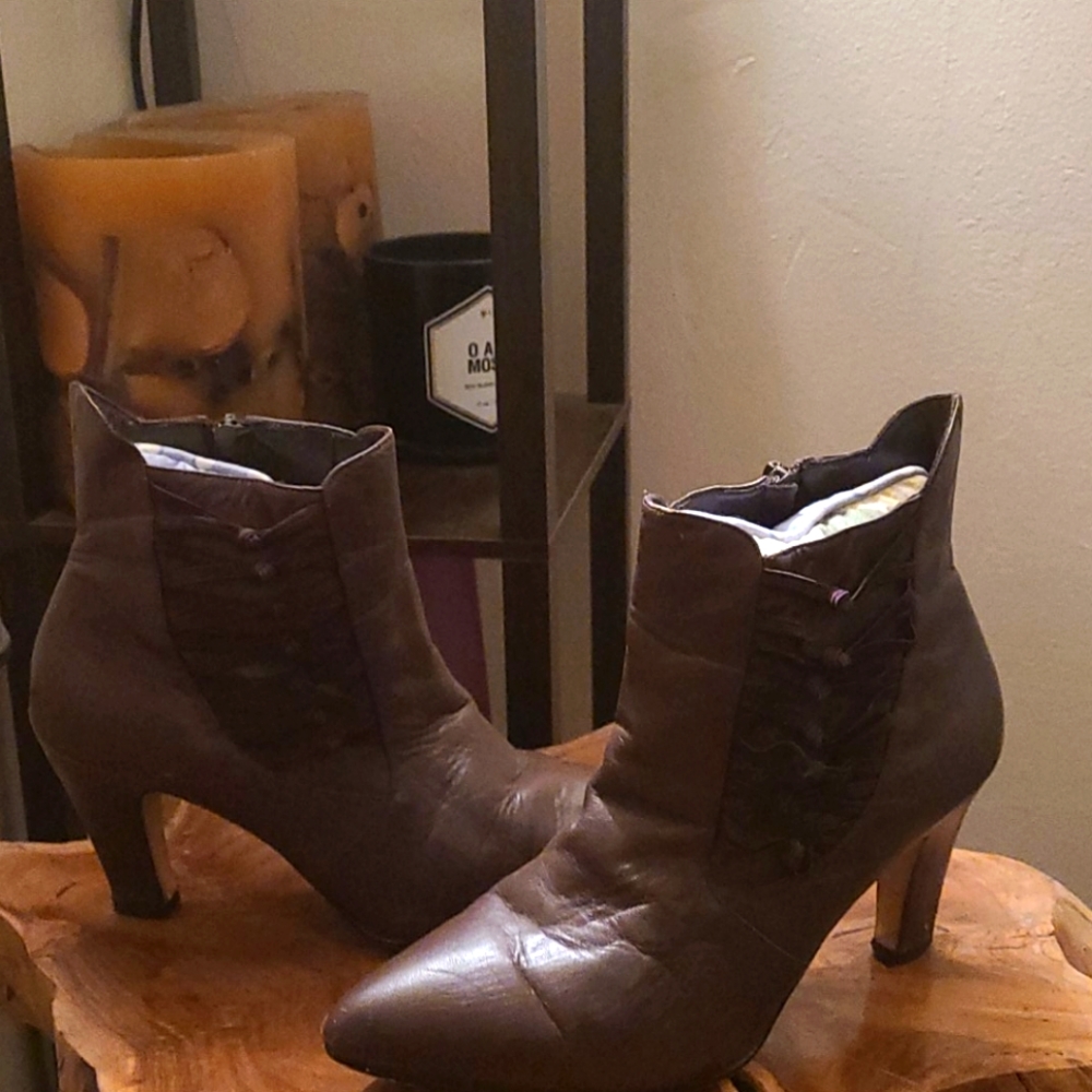 Brown leather 2" close toe heels Inner side zip up